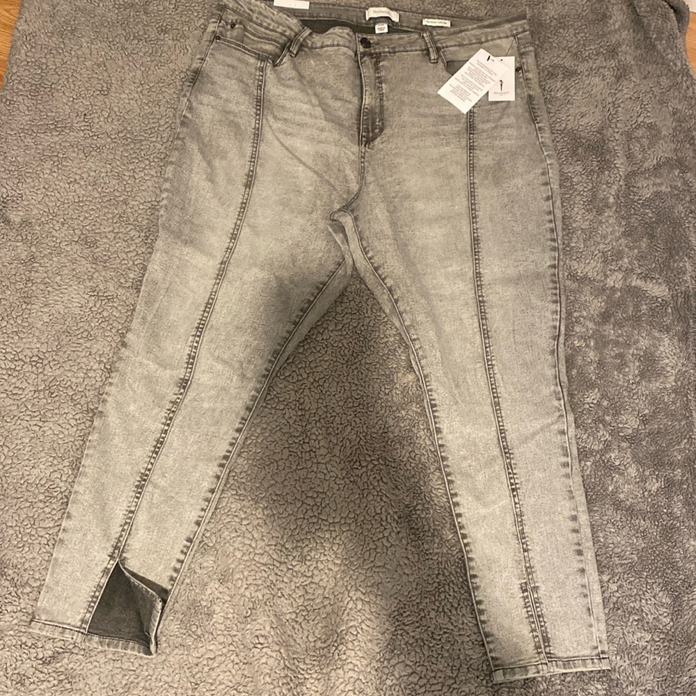 Grey jeans that’s can be made into capris